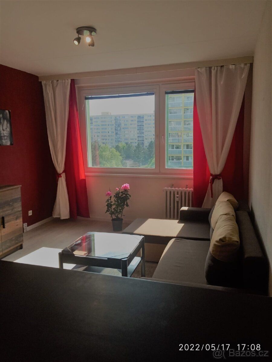 Pronájem moderního bytu 1+kk – Praha Opatov
Nabízíme k dlouh