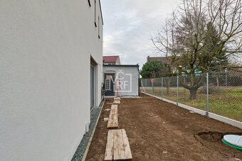 Nabízíme k prodeji prostorný rodinný dům v obci Černíkovice,