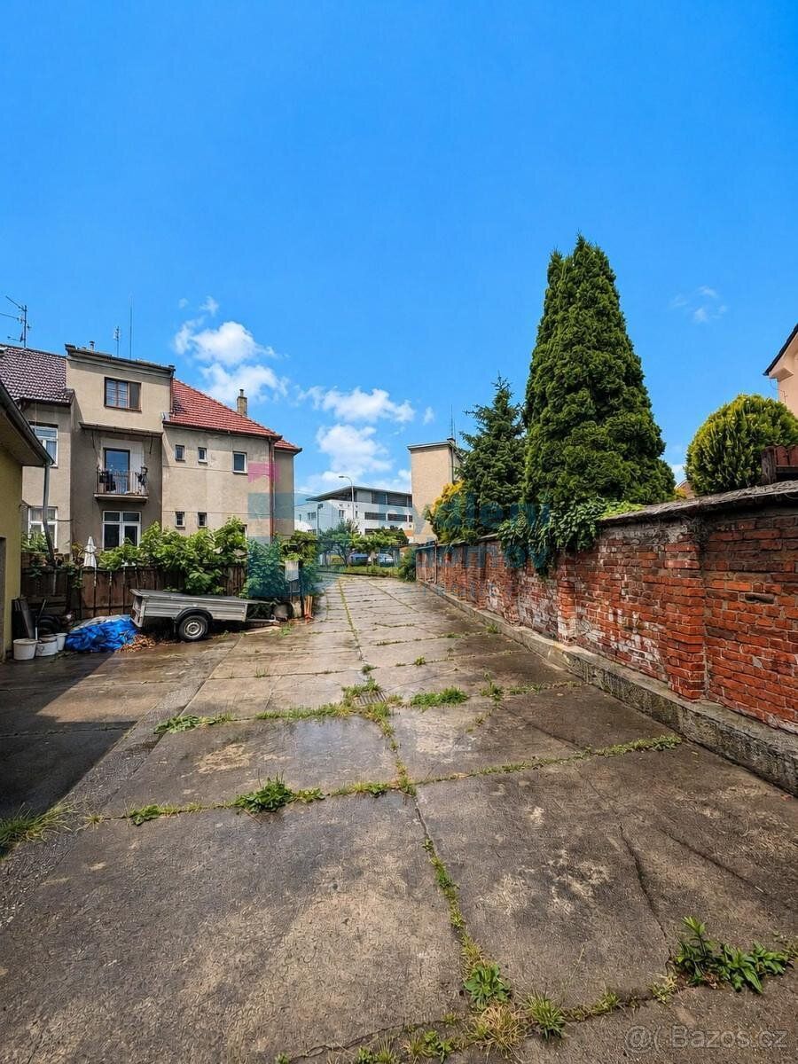 Nabízíme k prodeji prostornou garáž v osobním vlastnictví o 