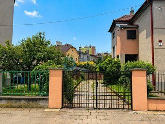 Nabízíme k prodeji prostornou garáž v osobním vlastnictví o 