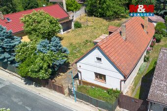 Nabízíme samostatně stojící rodinný dům v klidné části obce 
