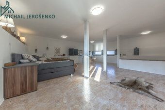 Vícegenerační rodinný dům s investičním potenciálem v Kostel