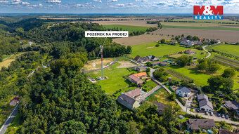 Nabízíme k prodeji stavební pozemek o výměře 1211 m² v klidn