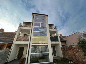 Nabízíme k pronájmu byt o velikosti 2+kk s terasou, nacházej