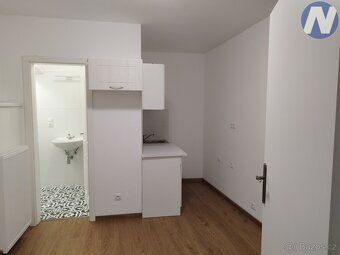Nabízím pronájem obchodního prostoru o výměře 20 m2 v přízem