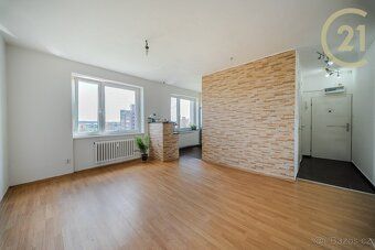 Nabízíme k prodeji světlý a prakticky řešený byt o dispozici