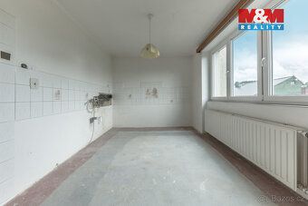 Nabízíme k prodeji rodinný dům na okraji řadové zástavby v B