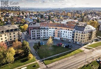 Ateliér o rozloze 41m2 se nachází v přízemí nového, již zkol