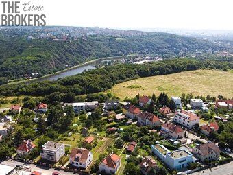 Ateliér o rozloze 41m2 se nachází v přízemí nového, již zkol