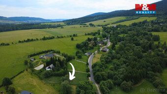 Prodáme stavební parcelu 1 586 m² v klidné části obce Dolní 