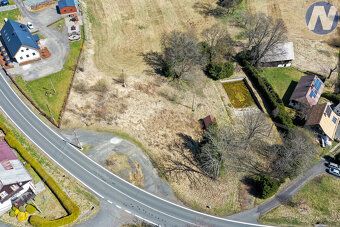 Nabízíme k prodeji pozemek o celkové výměře 2 432 m² v obci 