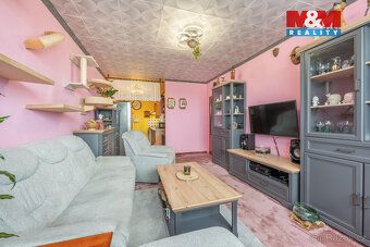 Prodej bytu 3kk o užitné ploše 65 m² v 8. patře panelového d