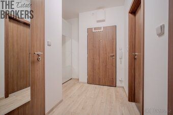 Nabízíme k pronájmu moderní byt o dispozici 2+kk a velikosti