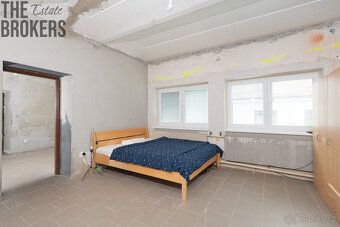 Nabízíme k prodeji samostatně stojící rodinný dům o dispozic