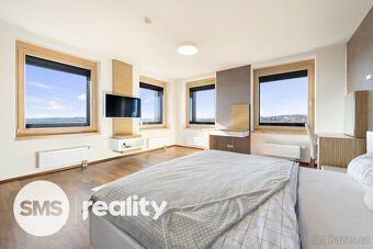 Tento exkluzivní 2-podlažní apartmán s wellness zónou nabízí