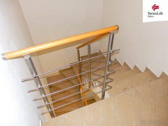 Nabízíme k pronájmu krásný podkrovní byt 2+kk s balkonem o u