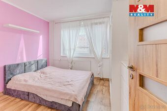 Nabízíme k prodeji prostorný a velmi útulný družstevní byt 3