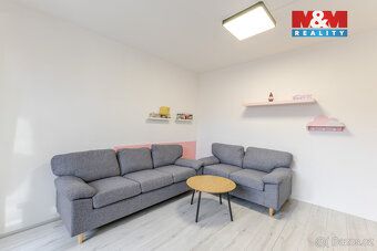 Nabízíme k prodeji prostorný a velmi útulný družstevní byt 3