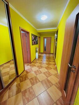 Ev.č. 00104-4 Nabízíme Vám ke koupi krásný rodinný dům zkola