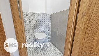 Nabízíme k dlouhodobému pronájmu mezonetový byt 5+1 o podlah
