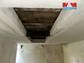 Zděná garáž o vnitřní ploše cca 20 m². Celková výměra pozemk