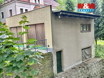 Zděná garáž o vnitřní ploše cca 20 m². Celková výměra pozemk