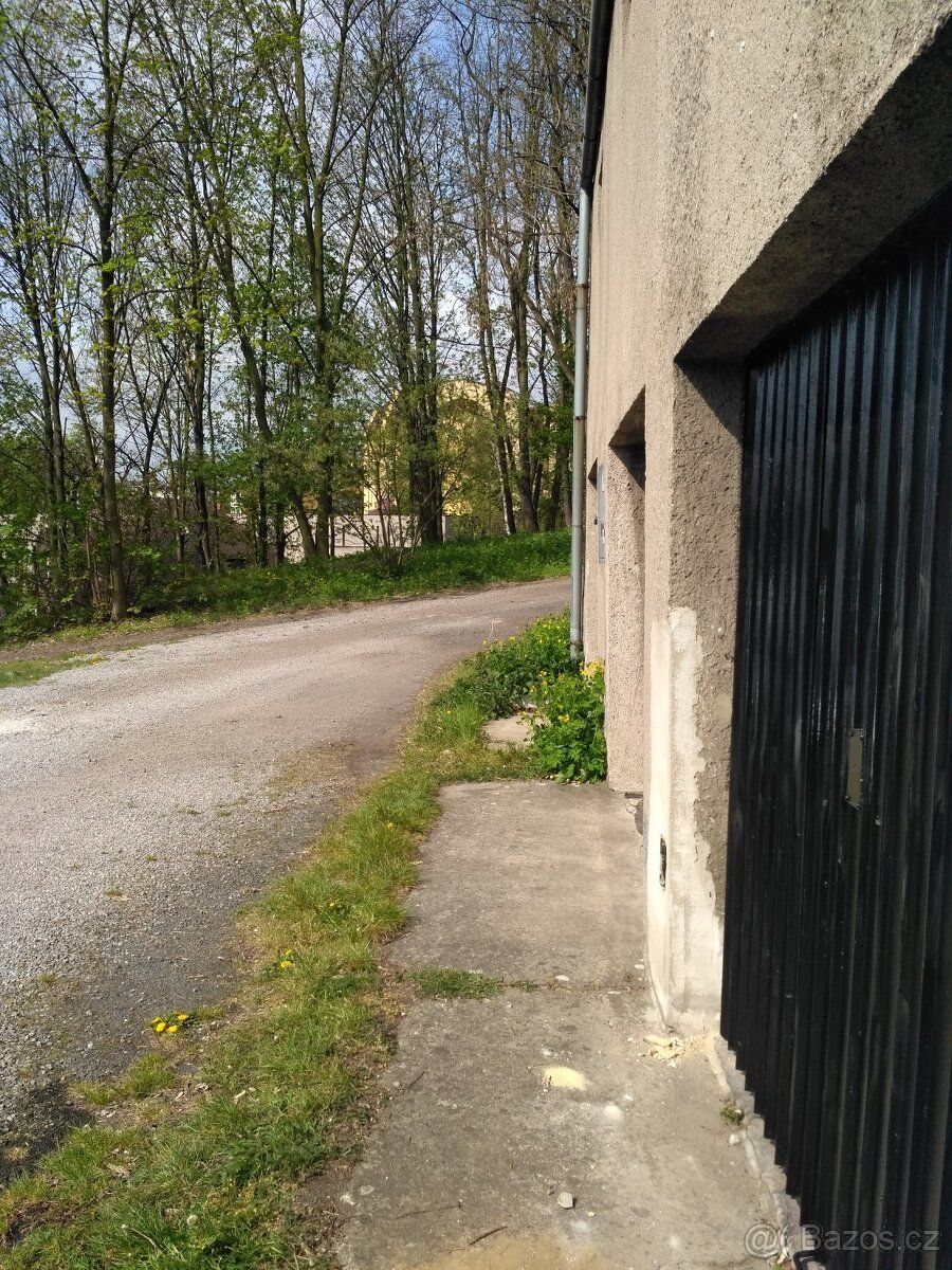 Pronajmu pěknou garáž v luxusní lokalitě, velmi dobré místo 