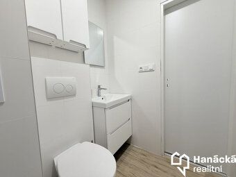 Pronájem bytu 2+kk s lodžií
Nabízíme k pronájmu byt o dispoz