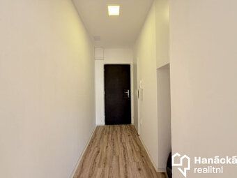 Pronájem bytu 2+kk s lodžií
Nabízíme k pronájmu byt o dispoz