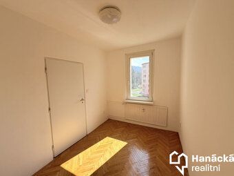 Pronájem bytu 2+kk s lodžií
Nabízíme k pronájmu byt o dispoz