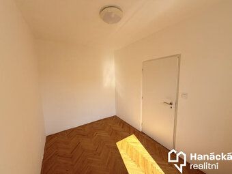 Pronájem bytu 2+kk s lodžií
Nabízíme k pronájmu byt o dispoz