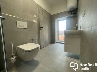Pronájem nově zrekonstruovaného bytu 1+kk v Hulíně – 29 m², 