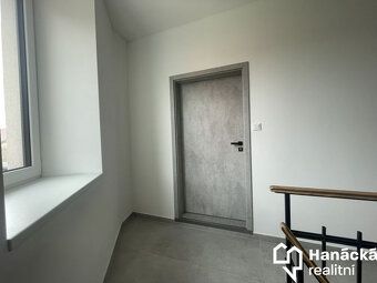 Pronájem nově zrekonstruovaného bytu 1+kk v Hulíně – 29 m², 