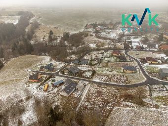 Nabízíme mírně svažitý, zasíťovaný stavební pozemek o výměře