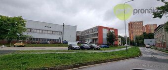 Nabízíme k pronájmu výrobní nebo skladovací prostory v centr