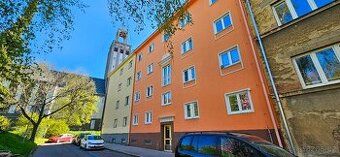 Hledáte pohodlné a praktické bydlení blízko centra Opavy? Na