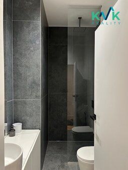Nabízíme k prodeji světlý a designově zrekonstruovaný byt 2+