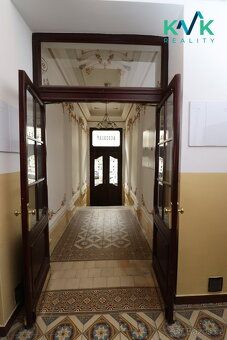 Nabízíme k prodeji světlý a designově zrekonstruovaný byt 2+