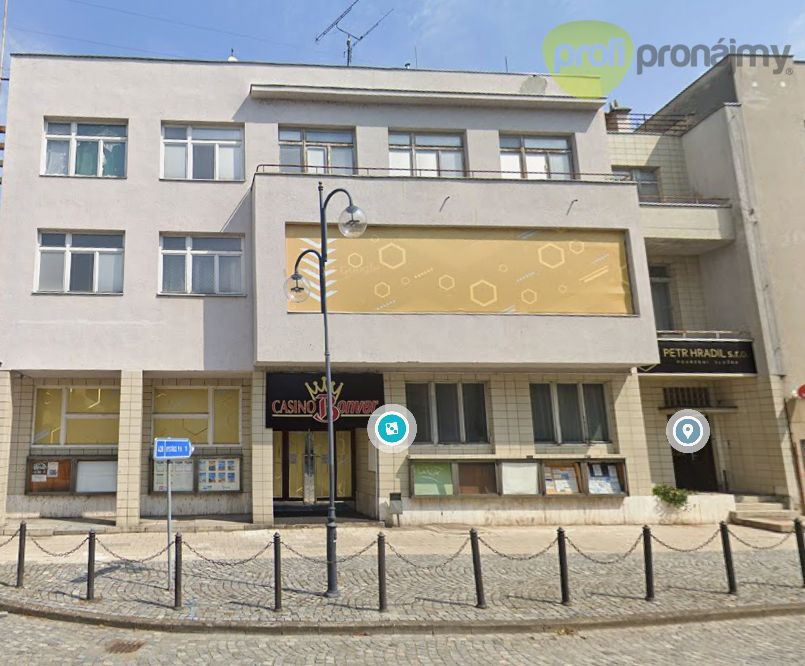 Lokalita: přímo v centru města Holešov Rozměr plochy: 9,9 × 