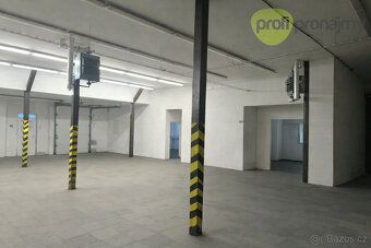 Nabízíme k pronájmu obchodně-prodejní prostory ve výborné lo