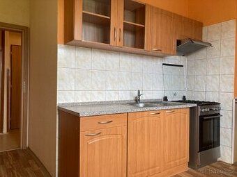 Nabízíme k dlouhodobému pronájmu byt 2+1 o užitné ploše 49 m