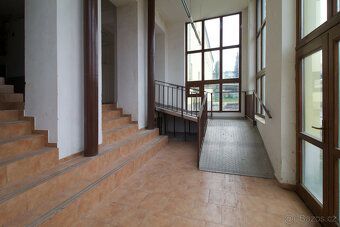 Na pronájem sklad o ploše 140 m² v Tovární ulici v Chodově. 