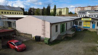 Na pronájem sklad o ploše 140 m² v Tovární ulici v Chodově. 
