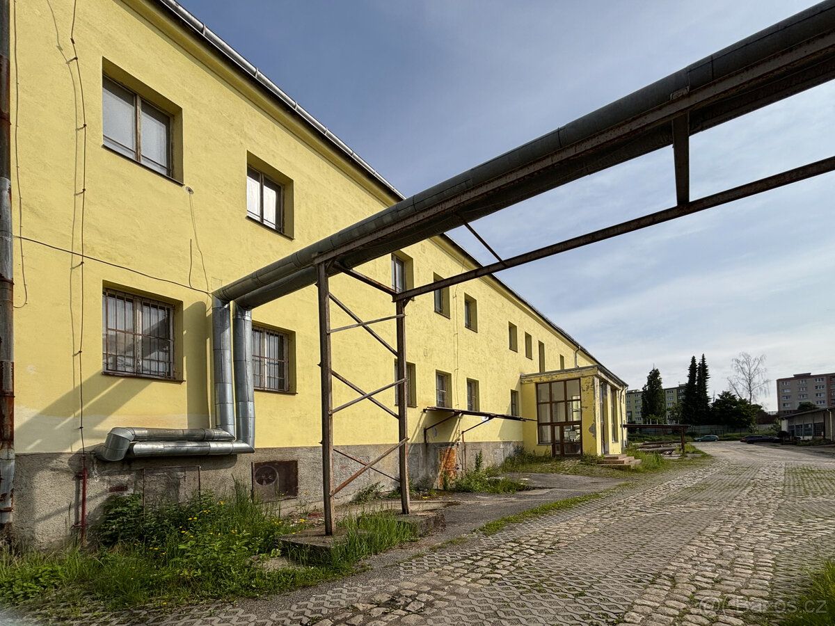Na pronájem sklad o ploše 140 m² v Tovární ulici v Chodově. 