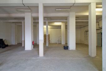 Na pronájem sklad o ploše 140 m² v Tovární ulici v Chodově. 