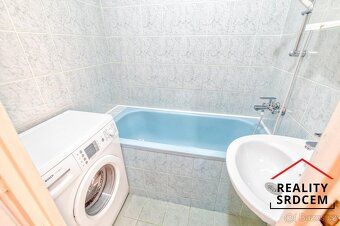 Hledáte prostorný byt s velkou zasklenou lodžií?
Nabízíme Vá