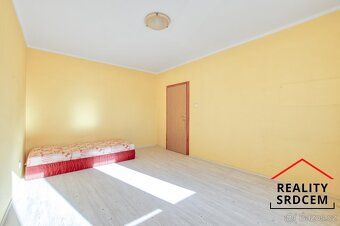 Hledáte prostorný byt s velkou zasklenou lodžií?
Nabízíme Vá