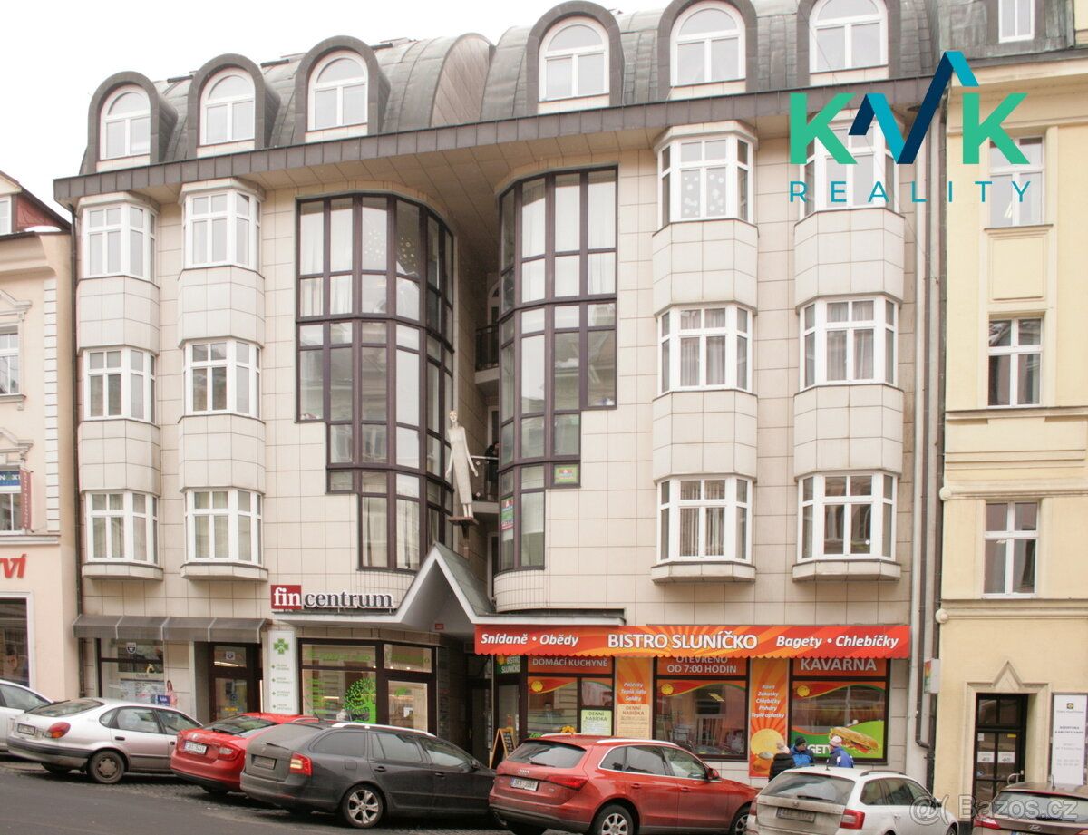 Nabízíme k dlouhodobému pronájmu kanceláře - 2 propojené mís