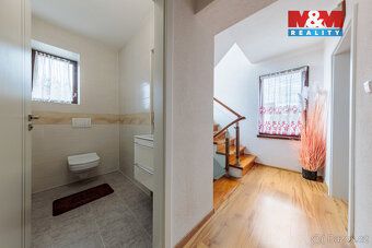 Elegantní dům ve vilové čtvrti Háje, si vás získá nejen svou