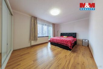 Elegantní dům ve vilové čtvrti Háje, si vás získá nejen svou